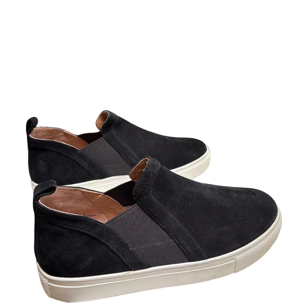 Caslon Ezra Women's Black Slip-On Suede Sneakers 5.5